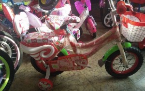 Sepeda 12' Mini Princess Edition dgn karakter Hello Kitty.. Ban besar dan berjari kasar..